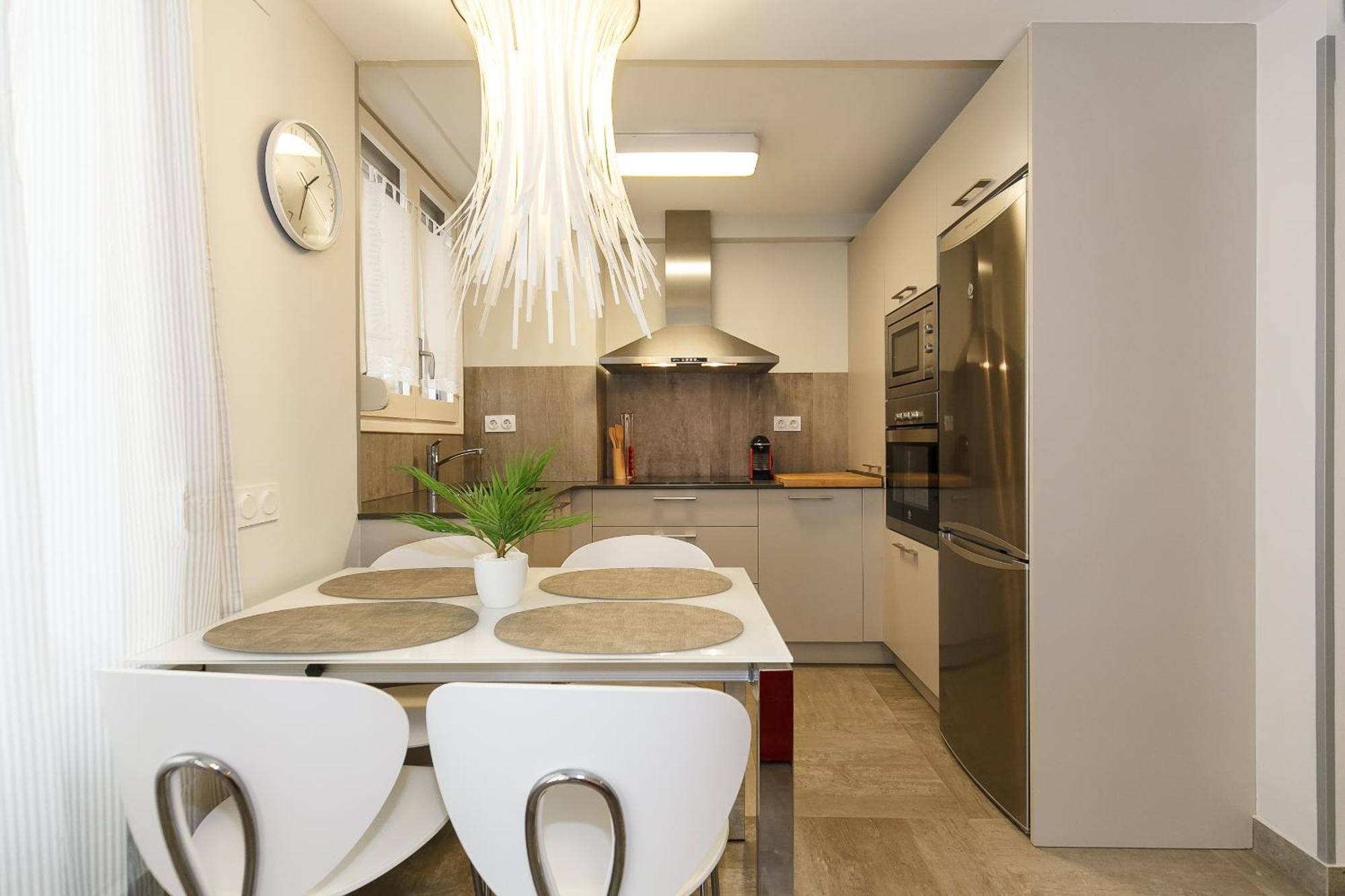 Uhc Alexis Family Apartments サロウ 部屋 写真
